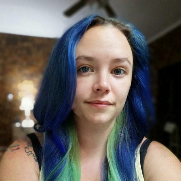 Meet your Posher, Yolande - Picture 1 of 1